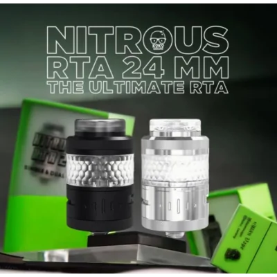 Nitrous RTA - 24 mm Damn Vape - (Selbstwickelverdampfer)Der Nitrous 24 mm RTA von Damn Vape, der in Zusammenarbeit mit Koko Sarang entworfen wurde, vereint Eleganz, Vielseitigkeit und Leistung für anspruchsvolle Dampfer.Postless Single/Dual Coil Tray ermöglicht eine einfache Installation der Coils.Einfache und saubere Befüllung von oben.Airflow einstellbar über Ring oder Reduzierstück, perfekt für RDL- bis DL-Züge.Juice Flow Control verhindert einen Luftdruckabfall beim Öffnen des Topcaps.Drip Tip 810 und Pyrex aus PCTG, was eine hervorragende Haltbarkeit bietet.Flush mit Mods mit einem maximalen Durchmesser von 24 mm.16748Damn Vape - RDA48,00&nbsp;CHFsmoke-shop.ch48,00&nbsp;CHF
