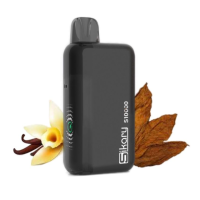 SKE Sikary S10000 Disposable Vape Kit - 2ml Pod + 8x (18ml) Liquid Pods - USB CDas Sikary S10000 Kit ist die nächste Generation des Dampfens – ein durchdachtes Hybrid-System, das Einwegkomfort mit Nachhaltigkeit kombiniert. Mit 18 ml Premium-Liquid (1x Pod + 8x Nachfüllbehälter) und einem wiederverwendbaren Akku erreichst du bis zu 10.000 Züge – ganz ohne Kompromisse bei Geschmack oder Dampfentwicklung. Kirsche Eis: Mit süßer Kirsche beim Einatmen und kühlem Eis beim Ausatmen.Himbeer-Minze: Kühlt den spritzigen Geschmack von Himbeeren mit blumigen Noten von kühler Minze.Strawberry Ice: Bringt süße Erdbeernoten auf Eis.Cola: Erinnert an den sprudelnden Geschmack einer klassischen Cola.Blaubeere-Himbeere: Spielt zwischen süß und sauer mit einer kühnen Kombination aus Blaubeeren und Himbeeren.Zitrone-Limette: Liefert den spritzigen Geschmack von Zitrone und Limette.Dreifache Mango: Der reife Geschmack von Mango sorgt für saftige Noten von Anfang bis Ende.Kiwi-Passionsfrucht: Kombiniert süße Passionsfrucht mit saftigen Kiwi-Noten.Bull Ice: Fängt den ausgeprägt fruchtigen Geschmack eines gekühlten Energydrinks ein.Mineralwasser: Liefert eine subtile und kühle Mischung aus Minze und Eisnoten.Vanille-Tabak: Bietet erdige Tabaknoten mit einer süßen Vanilleschicht.Wassermelone Eis: Verbindet süße Wassermelone und kühles Eis mit jedem Zug.Kokosnuss-Melone: Verbindet cremige Kokosnuss mit einem süßen und saftigen Melonengeschmack.Wassermelone-Erdbeere: Eine Mischung aus süßer Erdbeere und knackiger Wassermelone.Menthol: Liefert den süßen, aber kühlen Geschmack von Menthol vom Einatmen bis zum Ausatmen. Legal nach neuem schweizerischem Tabakgesetz (2ml Pod) + 8x Nachfüllkartuschen à 2ml) Nachfüllflüssigkeit15645Sikary - Disposable Vape -22,90 CHFsmoke-shop.ch22,90 CHF