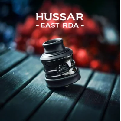 Hussar East RDA - Hussar - Polished DLC - SelbstwickelverdampferHussar East RDA - Hussar - Polished DLC - SelbstwickelverdampferHussar Vape, eine feste Größe in der Welt der hochwertigen wiederaufbaubaren Verdampfer, präsentiert seinen brandneuen Hussar East RDA.Dank des mitgelieferten (vorinstallierten) Stifts kompatibel mit Bottom Feed.Hochgradig anpassbarer Airflow dank 2 Reduzierstücken, perfekt für DL-Züge:Honeycomb FC: 2 x 18 mm².Corporal-Schlitze: 2 x 18 mm².Honeycomb CC: 2 x 31 mm².Gills-Schlitze: 2 x 25,2 mm².Drip Tip 810 Wide Bore.Lieferumfang 1 x East RDA 2 x Luftstromreduzierer 1 x Beauty Ring 26 mm 1 x Ersatzbeutel 1 x BedienungsanleitungEigenschaften Abmessungen: 29,8 x 24,0 mmØ (26 mit Beauty Ring) Materialien: Edelstahl Platte BF-kompatibel Einstellbarer Luftstrom Zug: DL16858Ambition Mods89,90 CHFsmoke-shop.ch89,90 CHF Hussar East RDA - Hussar - Polished DLC - SelbstwickelverdampferHussar East RDA - Hussar - Polished DLC - SelbstwickelverdampferHussar Vape, eine feste Größe in der Welt der hochwertigen wiederaufbaubaren Verdampfer, präsentiert seinen brandneuen Hussar East RDA.Dank des mitgelieferten (vorinstallierten) Stifts kompatibel mit Bottom Feed.Hochgradig anpassbarer Airflow dank 2 Reduzierstücken, perfekt für DL-Züge:Honeycomb FC: 2 x 18 mm².Corporal-Schlitze: 2 x 18 mm².Honeycomb CC: 2 x 31 mm².Gills-Schlitze: 2 x 25,2 mm².Drip Tip 810 Wide Bore.Lieferumfang 1 x East RDA 2 x Luftstromreduzierer 1 x Beauty Ring 26 mm 1 x Ersatzbeutel 1 x BedienungsanleitungEigenschaften Abmessungen: 29,8 x 24,0 mmØ (26 mit Beauty Ring) Materialien: Edelstahl Platte BF-kompatibel Einstellbarer Luftstrom Zug: DL16858Ambition Mods89,90 CHFsmoke-shop.ch89,90 CHF