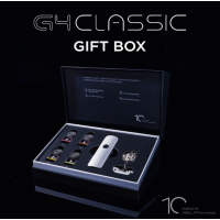 Caliburn G4 Classic - Geschenksbox - Uwell - mit 4 Coils - USB C - SilverDer Caliburn G4 Classic: das raffinierteste Modell der Serie, präsentiert in einer Premium-Box mit Zubehör.Integrierter 1400-mAh-Akku mit Schnellladefunktion 2A über USB-C.Maximale Leistung von 35 Watt, passt sich automatisch an die eingesetzte Kartusche an.3 ml Fassungsvermögen und seitliche Befüllung.Kartusche mit integrierter Mesh-Spule.Präzise einstellbarer Luftstrom, perfekt für MTL- bis RDL-Züge.Pro-Focs 4.0-Technologie für optimale Geschmacksentfaltung.U²-Anti-Leck-Technologie.Verbleibende Akkuleistung wird durch RGB-LED angezeigt: Grün, Blau und Rot.CNC-gefräste Oberfläche mit ultra-hochwertiger eloxierter Glättung.Aktivierung per Knopfdruck oder automatisch durch Inhalation.Kompatibel mit allen Kartuschen der GPP-Serie.16987Uwell 38,00 CHFsmoke-shop.ch38,00 CHF