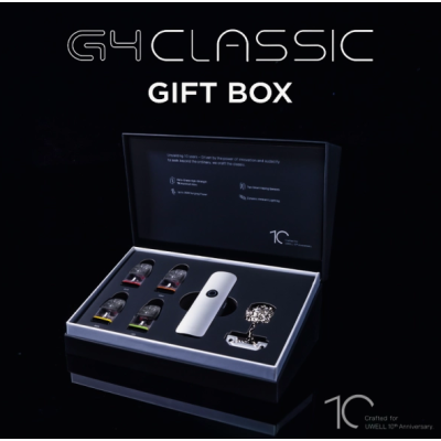 Caliburn G4 Classic - Geschenksbox - Uwell - mit 4 Coils - USB C - SilverDer Caliburn G4 Classic: das raffinierteste Modell der Serie, präsentiert in einer Premium-Box mit Zubehör.Integrierter 1400-mAh-Akku mit Schnellladefunktion 2A über USB-C.Maximale Leistung von 35 Watt, passt sich automatisch an die eingesetzte Kartusche an.3 ml Fassungsvermögen und seitliche Befüllung.Kartusche mit integrierter Mesh-Spule.Präzise einstellbarer Luftstrom, perfekt für MTL- bis RDL-Züge.Pro-Focs 4.0-Technologie für optimale Geschmacksentfaltung.U²-Anti-Leck-Technologie.Verbleibende Akkuleistung wird durch RGB-LED angezeigt: Grün, Blau und Rot.CNC-gefräste Oberfläche mit ultra-hochwertiger eloxierter Glättung.Aktivierung per Knopfdruck oder automatisch durch Inhalation.Kompatibel mit allen Kartuschen der GPP-Serie.16987Uwell 38,00 CHFsmoke-shop.ch38,00 CHF Caliburn G4 Classic - Geschenksbox - Uwell - mit 4 Coils - USB C - SilverDer Caliburn G4 Classic: das raffinierteste Modell der Serie, präsentiert in einer Premium-Box mit Zubehör.Integrierter 1400-mAh-Akku mit Schnellladefunktion 2A über USB-C.Maximale Leistung von 35 Watt, passt sich automatisch an die eingesetzte Kartusche an.3 ml Fassungsvermögen und seitliche Befüllung.Kartusche mit integrierter Mesh-Spule.Präzise einstellbarer Luftstrom, perfekt für MTL- bis RDL-Züge.Pro-Focs 4.0-Technologie für optimale Geschmacksentfaltung.U²-Anti-Leck-Technologie.Verbleibende Akkuleistung wird durch RGB-LED angezeigt: Grün, Blau und Rot.CNC-gefräste Oberfläche mit ultra-hochwertiger eloxierter Glättung.Aktivierung per Knopfdruck oder automatisch durch Inhalation.Kompatibel mit allen Kartuschen der GPP-Serie.16987Uwell 38,00 CHFsmoke-shop.ch38,00 CHF