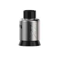 Recoil R3 RDA - Thunder Cloud x Grimm Green (+ Spezial Edition Green-Black)Der Recoil R3 ist das Ergebnis einer Zusammenarbeit zwischen Thunder Cloud und Grimm Green und ein RDA, der nicht unbemerkt bleibt.Das abgewinkelte, postless Single/Dual-Coil-Deck ermöglicht eine einfache Coil-Montage.2 ml Liquid-Kapazität.Einstellbarer Airflow über austauschbare Kammer (3,0 mm vorinstalliert, 2,5 mm im Lieferumfang enthalten), perfekt für RDL- bis DL-Zug.Zwei austauschbare Top-Caps und ein 510-Drip-Tip-Adapter für maximale Individualisierung im Lieferumfang enthalten.Kompatibel mit Bottom Feeder (Pin im Lieferumfang enthalten).Bündig mit Mods bis zu einem Durchmesser von 24 mm.17029Thunder Cloud x EL MONO VAPEADO R42,90 CHFsmoke-shop.ch42,90 CHF