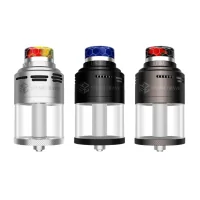 Aromamizer Plus V4 RDTA 11/13ml 30mm - Steam CraveEntdecken Sie den Aromamizer Plus V4 RDTA, die perfekte Kombination aus enormer Kapazität und unübertroffener Vielseitigkeit.Postless Single-/Dual-Coil- und Mesh-Decks für 100 % anpassbare Builds.Kapazität von 2 ml (Kammer), 11 ml (gerades Pyrex) und 13 ml (Bubble Pyrex).Problemloses Befüllen von oben über große Nachfüllöffnungen.Ultrapräzise einstellbarer Honeycomb-Top-Airflow, perfekt für RDL- bis DL-Züge.Bottom-Feed-kompatibel mit dem mitgelieferten BF-Pin.810 Wide-Bore-Drip-Tip aus Harz.Perfekte Passform mit Mods bis zu einem Durchmesser von 30 mm.Lieferumfang1 x Aromamizer Plus V4 RDTA1 x Mesh-Deck1 x Postless-Deck (vorinstalliert)1 x Pyrex-Glasbehälter, gerade (11 ml)1 x Pyrex-Glasbehälter, gewölbt (13 ml)1 x Vape-Band (Steam Crave)1 x Aufkleber (Steam Crave)1 x Zubehörtasche1 x BedienungsanleitungEigenschaftenGröße (RDA): 38,9 x Ø30 mmGröße (RDTA): 57,3 x Ø30 mmGewicht: 240 gFassungsvermögen: 2 ml/11 ml/13 mlMaterial: EdelstahlEinzel-/Doppelcoil-DeckMesh-DeckEinstellbarer LuftstromRDL- bis DL-ZugBF-kompatibel17006steam Crave69,90 CHFsmoke-shop.ch69,90 CHF