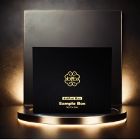 Gift Box Kit DotPod Max 5ml 2100mAh - Geschenksbox - mit 100ml Dotmod LiquidHervorragendes Geschenkset mit einem DotPod Max Kit und einer 100 ml Dotmod E-Flüssigkeit.Leistung und Kraft sind zwei Begriffe, die den DotPod Max von DotMod perfekt beschreiben.Integrierter 2100-mAh-Akku, der sich über USB-C mit 2 A schnell aufladen lässt.Einstellbare Leistung von 5 bis maximal 60 Watt.Kartusche mit einem Fassungsvermögen von 5 ml, von oben befüllbar.Kompatibel mit Kartuschen mit integrierten Spulen (0,6/1,0 Ohm).Sehr präzise einstellbarer Luftstrom, perfekt für MTL- bis DTL-Zug.Klares und gut lesbares 0,69-Zoll-OLED-Display.Aktivierung per Knopfdruck oder automatisch durch Inhalation.Leere Kartuschen kompatibel mit allen DotCoil-Spulen (0,3/0,7/0,9 Ohm).Lieferumfang1 x DotPod Max Pod1 x DotPod Max 0.4Ω Cartridge1 x DotPod Max 0.6Ω Cartridge1 x Dotmod E-liquid 100mlEigenschaftenBattery : Built-in 2100mAhCapacity : 5ml cartridgeRefilling : Top-fillAirflow : Adjustable MTL/DTLMax Power : 60WLiquid Geschmack Zufällig aus Dotmod 100ml Reihne17004Dotmod49,90 CHFsmoke-shop.ch49,90 CHF