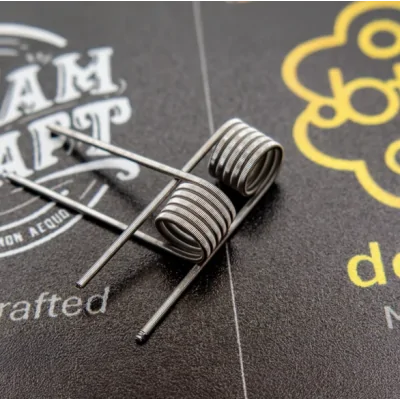 MTL Dual-Core Fused Clapton NI80 1.20 Ohm (2 Coils) DotmodLieferumfang:  MTL Dual-Core Fused Clapton NI80 1.20 Ohm (2 Coils) DotmodKomplett handgefertigt.2x32 Ni80/1x40 Ni80.6 Windungen auf einer Achse mit Ø2,5 mm.1,2 Ohm: Verwendung zwischen 5 und 15 Watt.Achten Sie beim Einlaufen darauf, die Wattzahl zu verringern, damit die Spulen nicht weiß werden.Verkauft in Packungen zu 2 Stück. 17111Dotmod8,30 CHFsmoke-shop.ch8,30 CHF