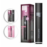 Marry Jane - Pod Kit Batterie (ELFA Pro kompatibel) Vape Pen vers. FarbenMarry Jane - Pod Kit Batterie (ELFA Pro kompatibel) Vape Pen vers. FarbenMarry Jane - Vape Pen:&nbsp;Stylische und leistungsstarke Alternative zum RauchenDer&nbsp;Marry Jane - Vape Pen&nbsp;bietet dir alles, was du brauchst! Mit einem&nbsp;500 mAh Akku,&nbsp;USB-C-Anschluss&nbsp;und&nbsp;MTL-Dampfverhalten&nbsp;ist er perfekt für Einsteiger und erfahrene Dampfer. Er ist kompatibel mit&nbsp;Marry Jane,&nbsp;Elfa Pro&nbsp;und&nbsp;Swipe Up Pods. Einfach aufladen und starten. Hol dir jetzt deinen&nbsp;Marry Jane - Vape Pen&nbsp;und, Bestelle ihn&nbsp;noch heute online! 17413Elf Bar - Disposable Pods9,90&nbsp;CHFsmoke-shop.ch9,90&nbsp;CHF