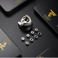Blaze MTL RTA 3ml 22mm - Thunder Cloud x Mike Vape - Vers. FarbenDer Blaze MTL RTA, der von Thunder Cloud in Zusammenarbeit mit Mike Vapes entwickelt wurde, ist ein selbstbaubarer Verdampfer speziell für MTL.Ein Single-Coil-Deck mit zwei Polen ermöglicht einen einfachen Aufbau der Coils.3 ml Fassungsvermögen und Befüllung von oben.Präzise einstellbarer Luftstrom dank der 9 mitgelieferten Pins (0,8, 1,2, 1,4, 1,6, 2,0, 2,5, 3,0, 3,5 mm und ein Honeycomb), perfekt für MTL- bis RDL-Zug.Austauschbares 510-Drip-Tip.Robuste Konstruktion aus Edelstahl.Bündig mit Mods mit einem Durchmesser von maximal 22 mm.17520Thunder Cloud x EL54,00&nbsp;CHFsmoke-shop.ch54,00&nbsp;CHF