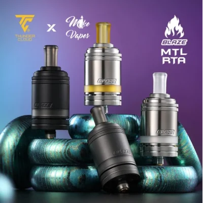Blaze MTL RTA 3ml 22mm - Thunder Cloud x Mike Vape - Vers. FarbenDer Blaze MTL RTA, der von Thunder Cloud in Zusammenarbeit mit Mike Vapes entwickelt wurde, ist ein selbstbaubarer Verdampfer speziell für MTL.Ein Single-Coil-Deck mit zwei Polen ermöglicht einen einfachen Aufbau der Coils.3 ml Fassungsvermögen und Befüllung von oben.Präzise einstellbarer Luftstrom dank der 9 mitgelieferten Pins (0,8, 1,2, 1,4, 1,6, 2,0, 2,5, 3,0, 3,5 mm und ein Honeycomb), perfekt für MTL- bis RDL-Zug.Austauschbares 510-Drip-Tip.Robuste Konstruktion aus Edelstahl.Bündig mit Mods mit einem Durchmesser von maximal 22 mm.17520Thunder Cloud x EL54,00&nbsp;CHFsmoke-shop.ch54,00&nbsp;CHF