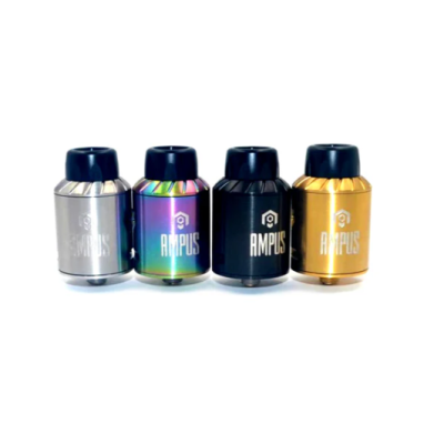 Screwless Two Post 25mm RDA Ampus (Selbstwickelverdampfer)Der Screwless Two Post 25mm RDA von Ampus überzeugt durch sein innovatives schraubenloses Deck und eine besonders einfache Handhabung. Mit einem Durchmesser von 25 mm sowie einer tiefen Liquidwanne von 5 mm bietet dieser Tröpfelverdampfer ausreichend Platz für komfortables Wickeln und eine hervorragende Liquidaufnahme.Dank des praktischen Two-Post-Decks lassen sich Coils schnell und unkompliziert montieren – ganz ohne Schraubenzieher. Das screwless System ermöglicht eine einfache Befestigung der Coils und sorgt für eine benutzerfreundliche Nutzung, ideal für Anfänger und erfahrene Dampfer gleichermaßen.Der hitzebeständige RDA punktet zudem mit einer robusten Verarbeitung und sorgt für ein intensives Geschmacks- und Dampferlebnis.Highlights:Innovatives schraubenloses DeckKein Schraubenzieher zur Coil-Befestigung notwendig25 mm Durchmesser5 mm tiefe LiquidwanneEinfaches Two-Post-SystemHitzebeständige VerarbeitungIntensiver Geschmack und starke DampfentwicklungLieferumfang:1x Screwless Two Post 25mm RDA – Ampus6480Pulsei Tech14,40&nbsp;CHFsmoke-shop.ch14,40&nbsp;CHF