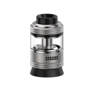 AN RTA 3.5/4.5ml 25mm - Thunder Cloud x Coilturd (Selbstwickler)AN RTA by ThunderCloud × Coilturd – Maximale Aromenentfaltung und höchste FlexibilitätDer AN RTA von ThunderCloud und Coilturd wurde entwickelt, um die intensive Geschmacksentfaltung eines Tröpfelverdampfers (RDA) mit dem Komfort eines modernen Tankverdampfers zu vereinen. Dank seines innovativen postlosen Single- und Dual-Coil-Decks, des flexiblen Airflow-Systems und der hochwertigen Verarbeitung richtet sich dieser RTA an anspruchsvolle Dampfer, die keine Kompromisse bei Geschmack und Performance eingehen möchten.Das großzügige Tankvolumen von 3,5 ml bzw. 4,5 ml ermöglicht lange Dampfsessions, während das praktische Top-Fill-System mit Vierteldrehung ein schnelles und sauberes Nachfüllen gewährleistet. Das austauschbare Airflow-System bietet eine präzise Anpassung des Luftzugs von restriktivem Direct Lung (RDL) bis hin zu offenem Direct Lung (DL).Gefertigt aus hochwertigem Edelstahl und mit einem Durchmesser von 25 mm schließt der AN RTA bündig mit den meisten modernen Akkuträgern ab.17618Thunder Cloud x EL69,90&nbsp;CHFsmoke-shop.ch69,90&nbsp;CHF