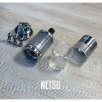Full Kit Netsu MTL RTA - NTSU (Selbstwickelverdampfer)Mit diesem Komplettset können Sie Ihren Netsu MTL RTA nach Ihren Wünschen gestalten, vom Drip Tip bis zum Tank...Single Coil Tray ermöglicht eine einfache Installation der Coils.5ml Fassungsvermögen und Befüllung von oben.Airflow einstellbar über 4 austauschbare Pins (1.0mm standardmäßig installiert, 1.2mm, 1.4mm, 1.5mm) perfekt für einen MTL-Zug.Gegen den Uhrzeigersinn verschraubter Füllanschluss, um eine Blockierung zwischen Kammer und Füllanschluss zu verhindern.Hohe Individualisierbarkeit dank der 3 mitgelieferten austauschbaren Tanks.Außergewöhnliche Wiedergabe von Aromen.Kompatibel mit einem Großteil der vorhandenen Mods dank des Durchmessers von 22 mm.16303Suicide Mods189,90&nbsp;CHFsmoke-shop.ch189,90&nbsp;CHF