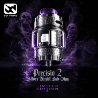 Precisio 2 Sub-Ohm 7.5ml Silver Night Limited Edition - BD VapeMit dem Precisio 2 Sub-Ohm Limited Edition Silver Night präsentiert BD Vape einen leistungsstarken Verdampfer in einem aussergewöhnlichen, düsteren Design. Die limitierte Silver-Night-Ausführung verbindet eine hochwertige Verarbeitung mit intensiver Dampfentwicklung und einem präzise einstellbaren DL-Zugverhalten.Der Tank wird bequem und sauber von oben befüllt. Dazu lässt sich die Top-Cap mit einer Vierteldrehung öffnen. Dank der oben liegenden, regulierbaren Airflow wird das Risiko des Auslaufens reduziert und der Luftzug individuell angepasst. Das praktische Plug-and-Vape-System ermöglicht einen schnellen und unkomplizierten Wechsel der Verdampferköpfe.17784BD Vape49,90 CHFsmoke-shop.ch49,90 CHF Precisio 2 Sub-Ohm 7.5ml Silver Night Limited Edition - BD VapeMit dem Precisio 2 Sub-Ohm Limited Edition Silver Night präsentiert BD Vape einen leistungsstarken Verdampfer in einem aussergewöhnlichen, düsteren Design. Die limitierte Silver-Night-Ausführung verbindet eine hochwertige Verarbeitung mit intensiver Dampfentwicklung und einem präzise einstellbaren DL-Zugverhalten.Der Tank wird bequem und sauber von oben befüllt. Dazu lässt sich die Top-Cap mit einer Vierteldrehung öffnen. Dank der oben liegenden, regulierbaren Airflow wird das Risiko des Auslaufens reduziert und der Luftzug individuell angepasst. Das praktische Plug-and-Vape-System ermöglicht einen schnellen und unkomplizierten Wechsel der Verdampferköpfe.17784BD Vape49,90 CHFsmoke-shop.ch49,90 CHF