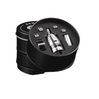 Ignis RDTA 2ml 22mm – GD Mods - SelbstwickelverdampferDie Präzision eines Drippers. Die Ausdauer eines RTA.Der Ignis RDTA von GD Mods vereint das Beste aus zwei Welten: das unmittelbare, aromenreiche Dampferlebnis eines Drippers mit der praktischen Liquid-Reserve eines RTA. Ein kompaktes Kraftpaket für Selbstwickler, die keine Kompromisse eingehen wollen.Der Single-Coil-Deck ermöglicht eine unkomplizierte Coil-Installation, während der präzise regelbare Airflow mit fünf wechselbaren Inserts eine feinfühlige Anpassung des Zugs von MTL bis RDL erlaubt. Die Kammerhöhe lässt sich bequem über das multifunktionale 510-Drip-Tip justieren – ein durchdachtes Detail, das den Ignis von der Masse abhebt.Mit einem Durchmesser von nur 22 mm ist er mit nahezu allen gängigen Mods kompatibel, und das Top-Fill-System mit 2 ml Kapazität sorgt für schnelles, sauberes Nachfüllen.Gefertigt aus hochwertigem Edelstahl – robust, geschmacksneutral und langlebig.17834BD Vape89,90 CHFsmoke-shop.ch89,90 CHF Ignis RDTA 2ml 22mm – GD Mods - SelbstwickelverdampferDie Präzision eines Drippers. Die Ausdauer eines RTA.Der Ignis RDTA von GD Mods vereint das Beste aus zwei Welten: das unmittelbare, aromenreiche Dampferlebnis eines Drippers mit der praktischen Liquid-Reserve eines RTA. Ein kompaktes Kraftpaket für Selbstwickler, die keine Kompromisse eingehen wollen.Der Single-Coil-Deck ermöglicht eine unkomplizierte Coil-Installation, während der präzise regelbare Airflow mit fünf wechselbaren Inserts eine feinfühlige Anpassung des Zugs von MTL bis RDL erlaubt. Die Kammerhöhe lässt sich bequem über das multifunktionale 510-Drip-Tip justieren – ein durchdachtes Detail, das den Ignis von der Masse abhebt.Mit einem Durchmesser von nur 22 mm ist er mit nahezu allen gängigen Mods kompatibel, und das Top-Fill-System mit 2 ml Kapazität sorgt für schnelles, sauberes Nachfüllen.Gefertigt aus hochwertigem Edelstahl – robust, geschmacksneutral und langlebig.17834BD Vape89,90 CHFsmoke-shop.ch89,90 CHF