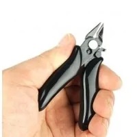 Mini Draht- und Wattezange von UD (Youde Tech)Lieferumfang: 1x Drahtzange UD Mini Pince DrahtzangeSchneidet jeden Draht mühelos durch ... Perfekt für Ihre selbstgewickelten Coils,prakticshe mini Zange zum mitnhemen und platzsparend3441Youde Techology UD4,80 CHFsmoke-shop.ch4,80 CHF