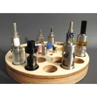 Dampfständer - Funny Wheel - 23 Verdampfer + Drip TipDiese sehr schlanke und auch sehr flache Variante ist Ideal für Ihre Verdampfer und ist speziell dafür konziptiert worden. Hier stellen Sie Ihre bis zu 23 Verdampfer und 8 Drip Tips sicher ab. Durch die kleine Vertiefung in der Lochmitte steht der Verdampfer gerade und versenkt somit den 5/10 Anschluss komplett.3643Smoke-Shop.ch39,90 CHFsmoke-shop.ch39,90 CHF