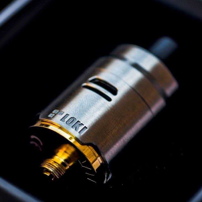 Original Loki RDA 24 mm Selbstwickelverdampfer von ViikingLieferumfang: 1x Loki RDA Selbstwickelverdampfer von Viiking1 X LOKI Atomizer 1 bag Spare parts1 x user manual 3870Wotofo 5,40 CHFsmoke-shop.ch5,40 CHF